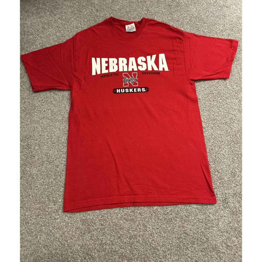 Hanes T-Shirt Mens Medium Red Excellent Nebraska Huskers Athletic Division Tee